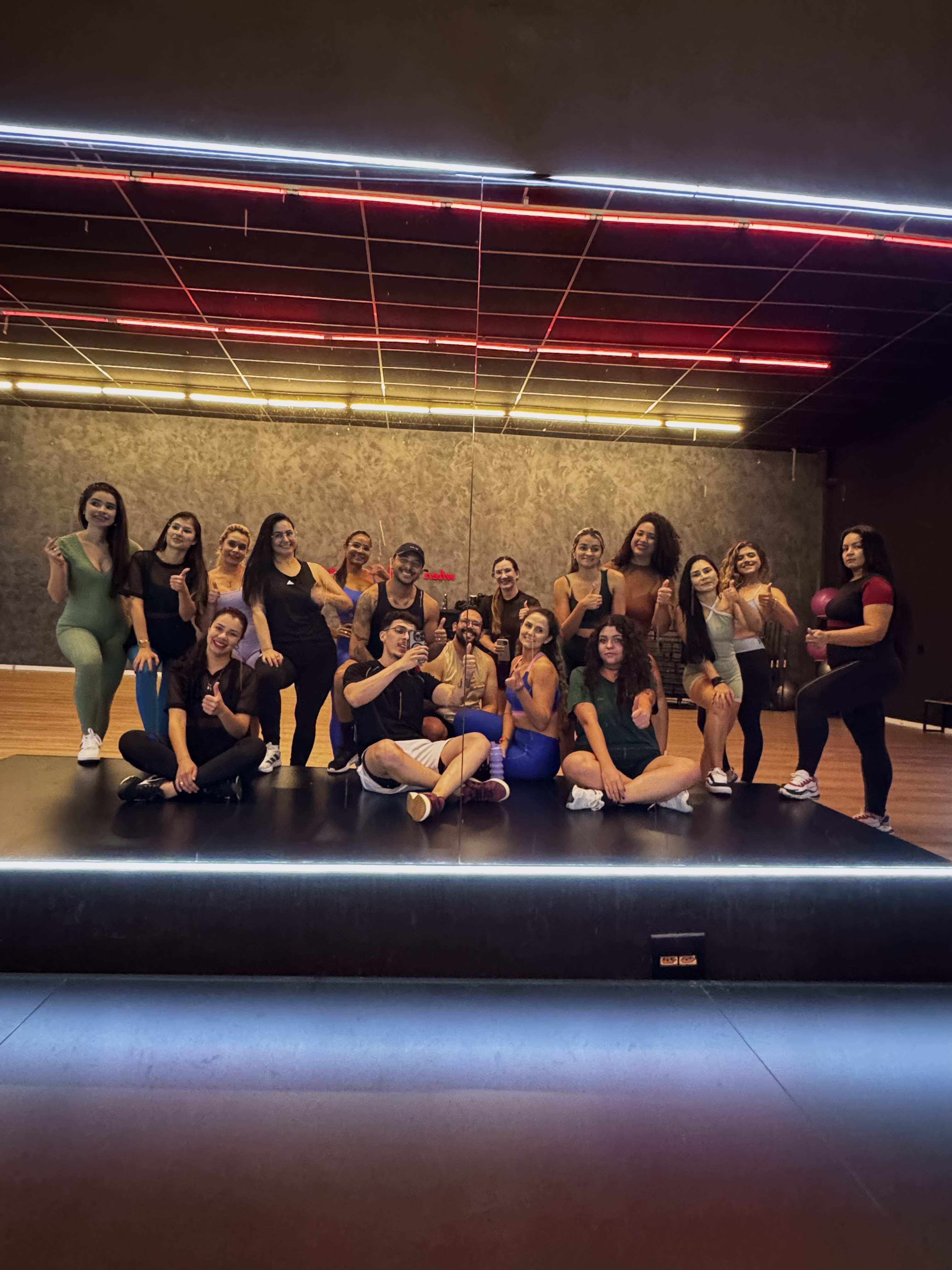 Fim de aula FitDance com Denis